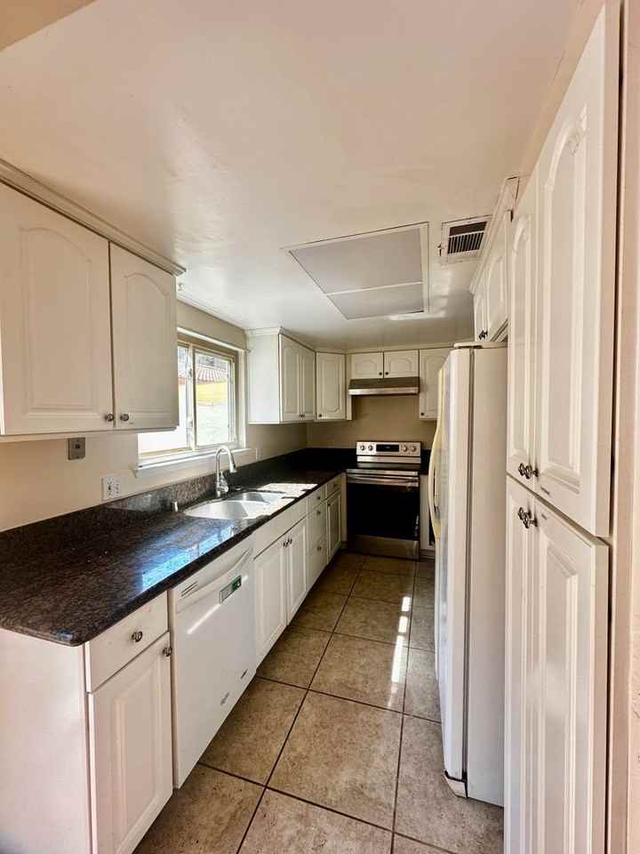 5042 Glide Dr #11 - Photo 4 of 13