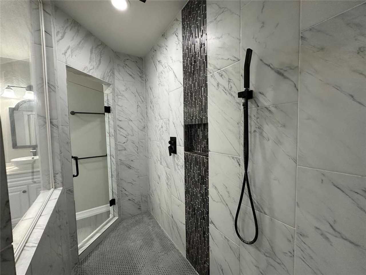 1405 Walton Street - Photo 5 of 15