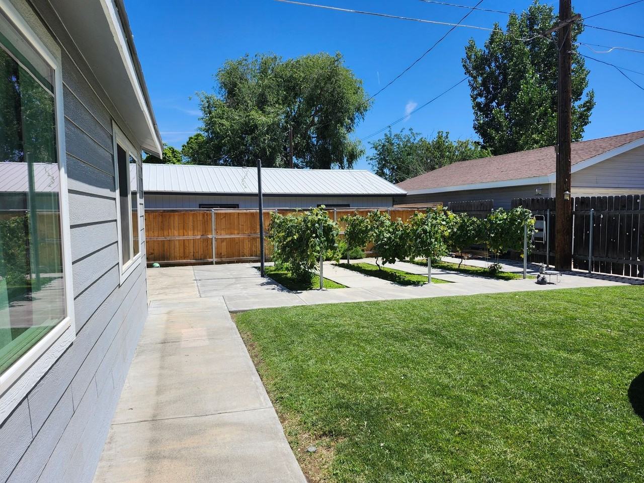 1014 Perkins Ave - Photo 5 of 19