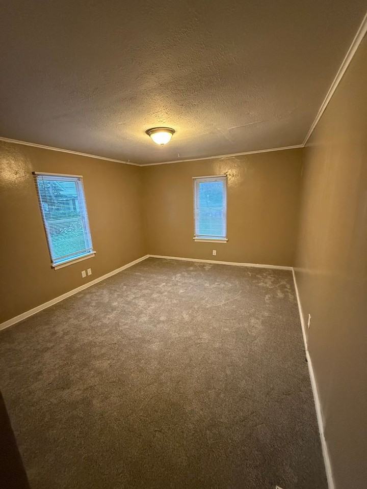 814B W Washington St - Photo 3 of 8