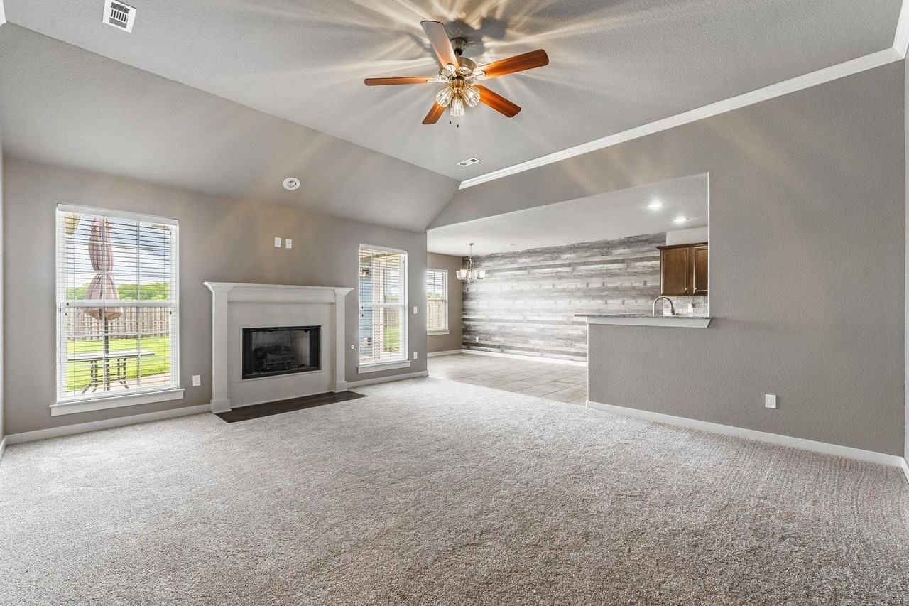 3757 Deerhurst St - Photo 3 of 22
