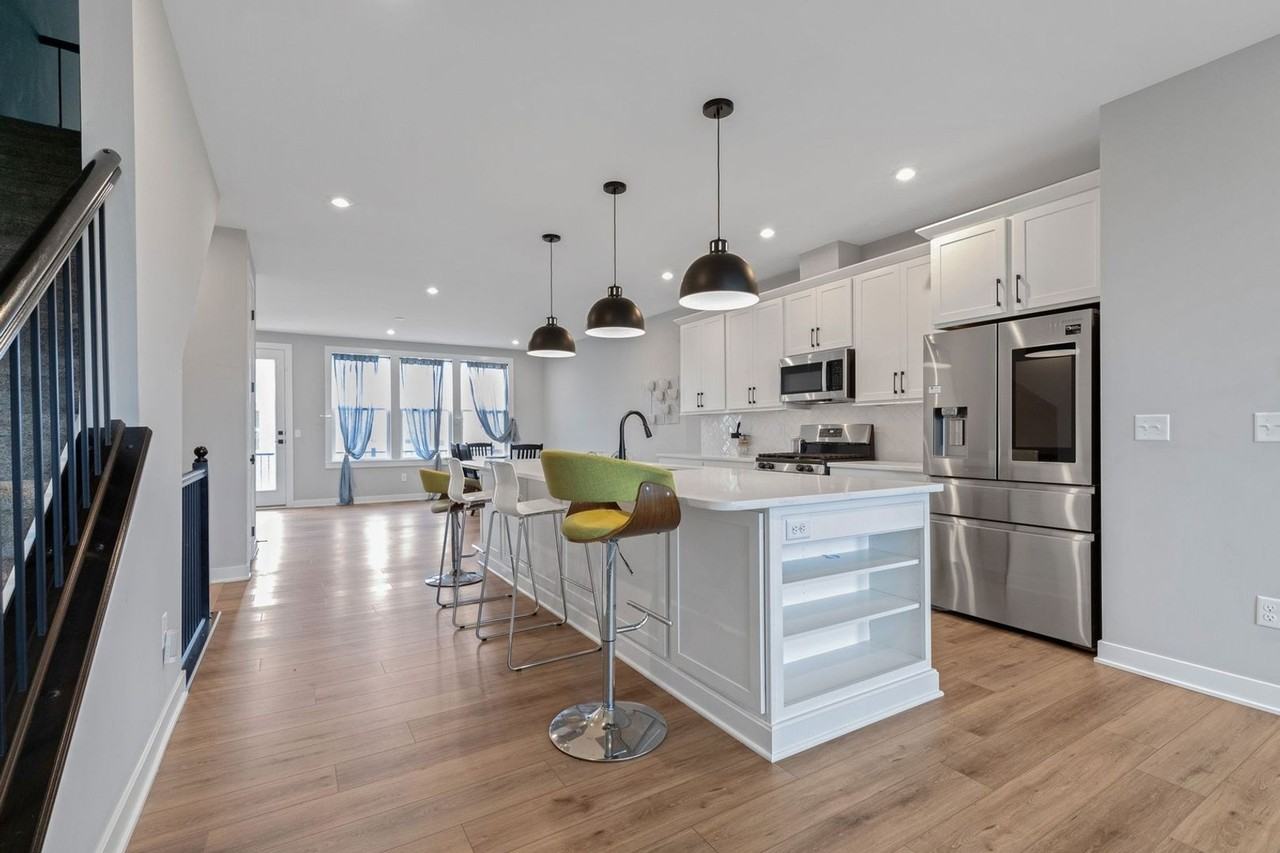 6032 Windsor Dr - Photo 4 of 39