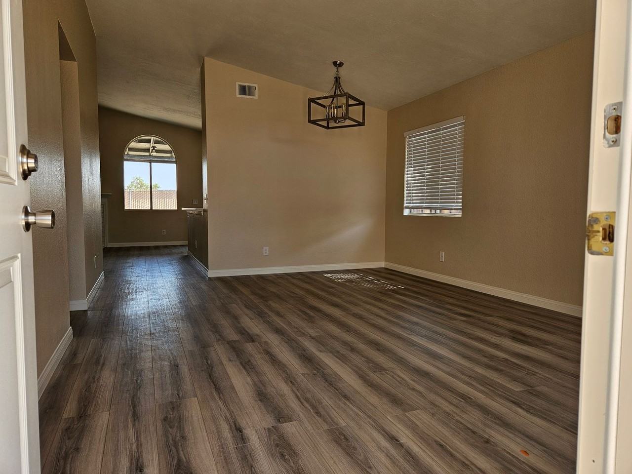 10850 Euclid St - Photo 2 of 24