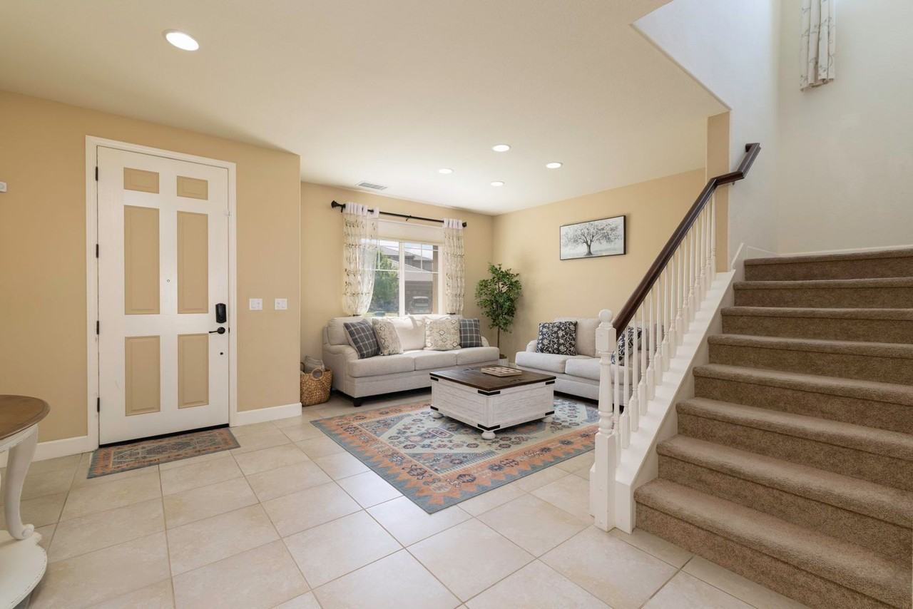 10687 Walton Park Dr - Photo 4 of 21