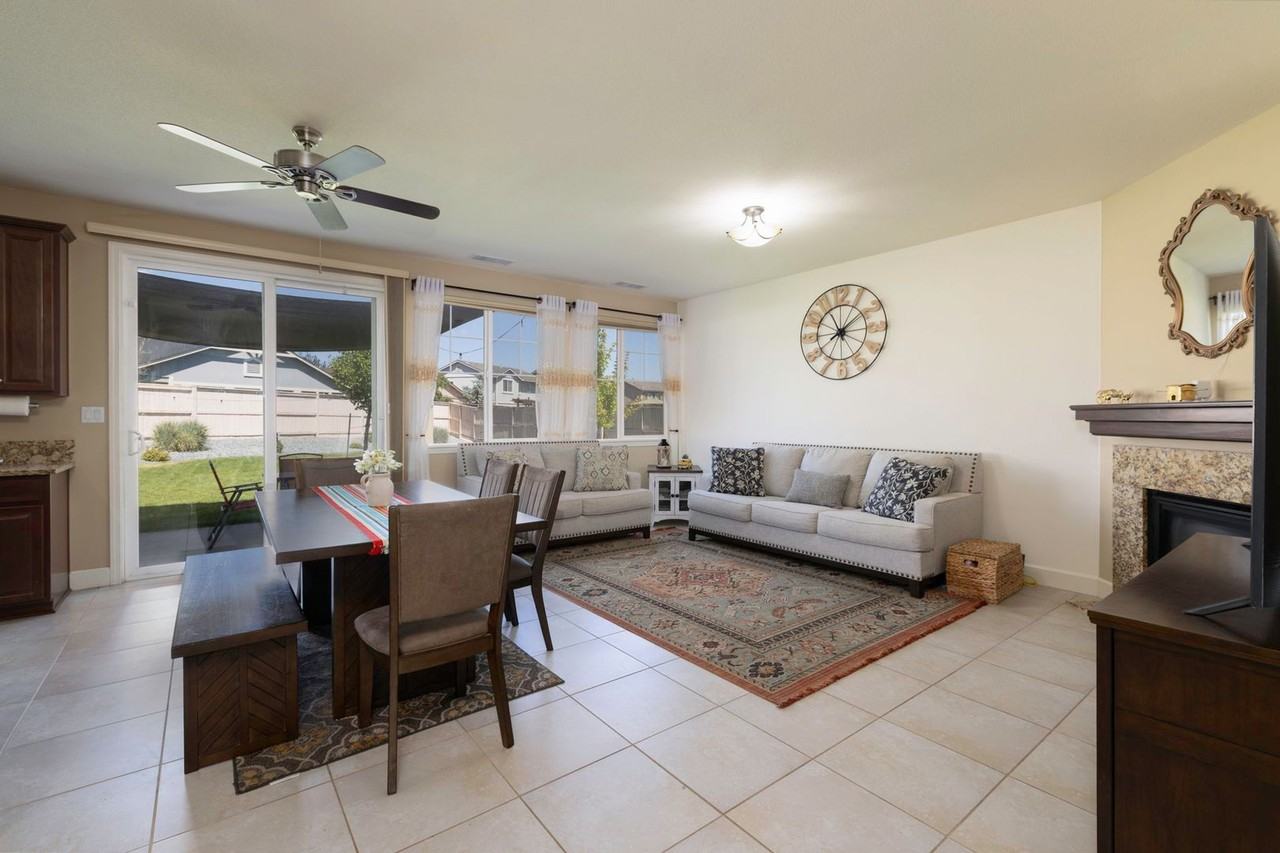 10687 Walton Park Dr - Photo 6 of 21