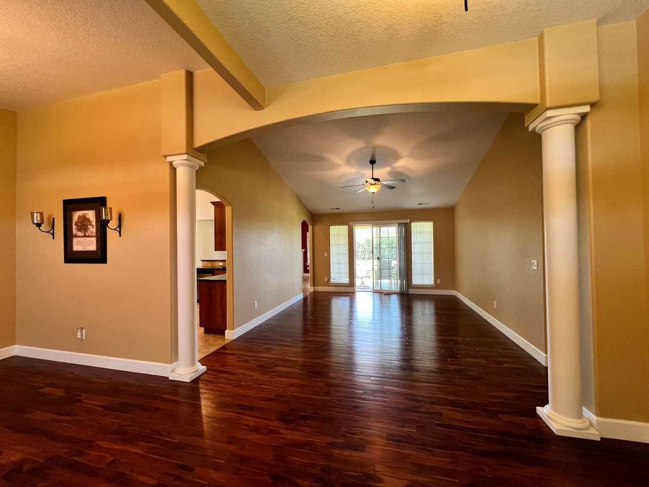 9083 Castlewood Dr Se - Photo 2 of 34