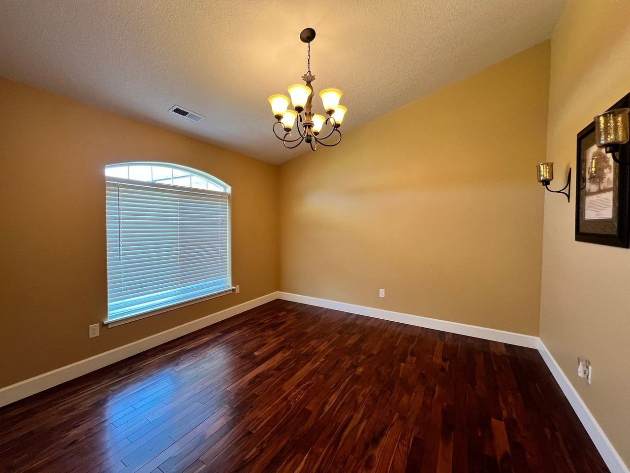 9083 Castlewood Dr Se - Photo 3 of 34