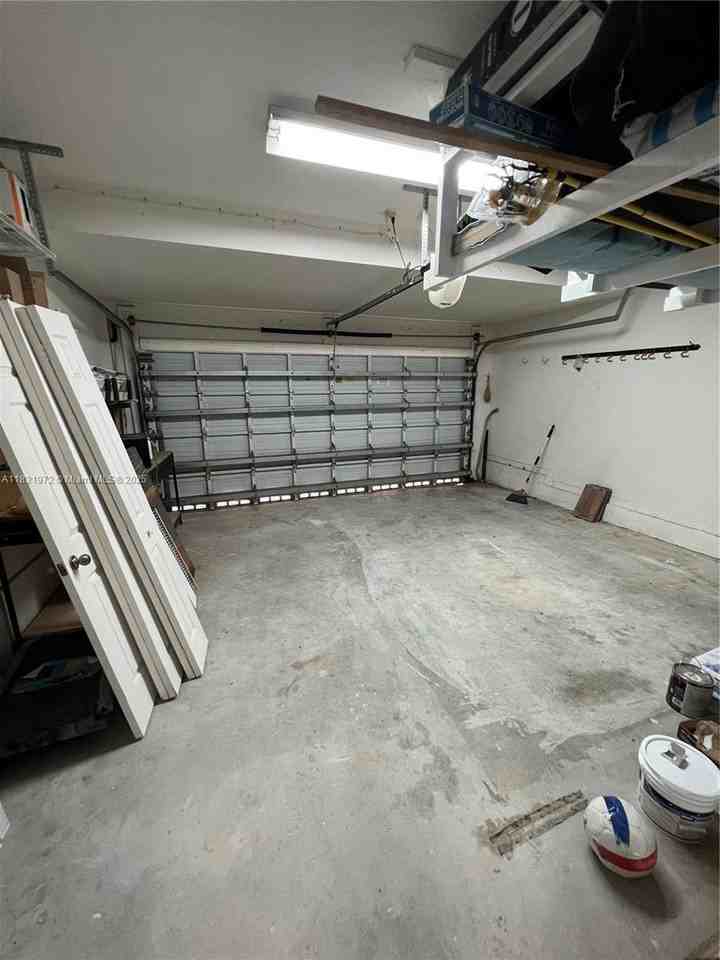 3810 Sw 51st St - Photo 2 of 26