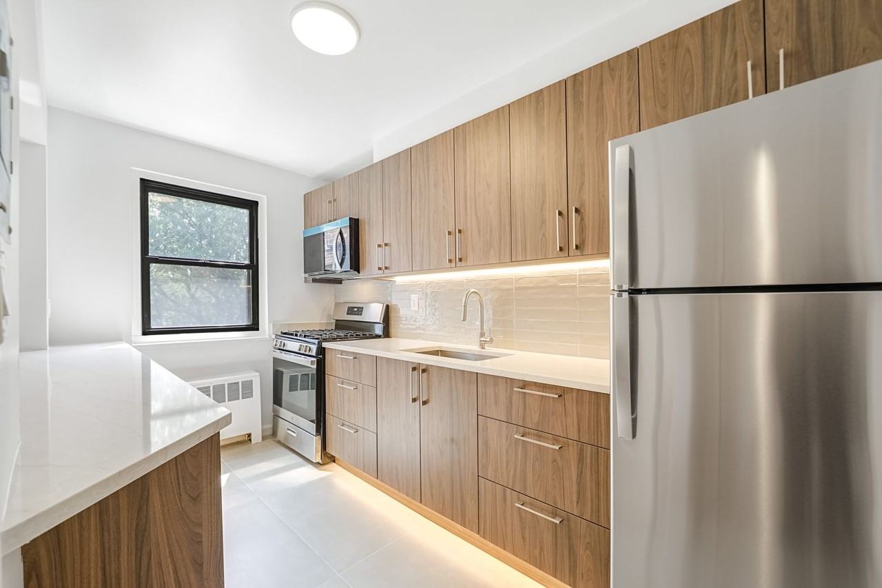 2329 Hudson Ter - Photo 3 of 17
