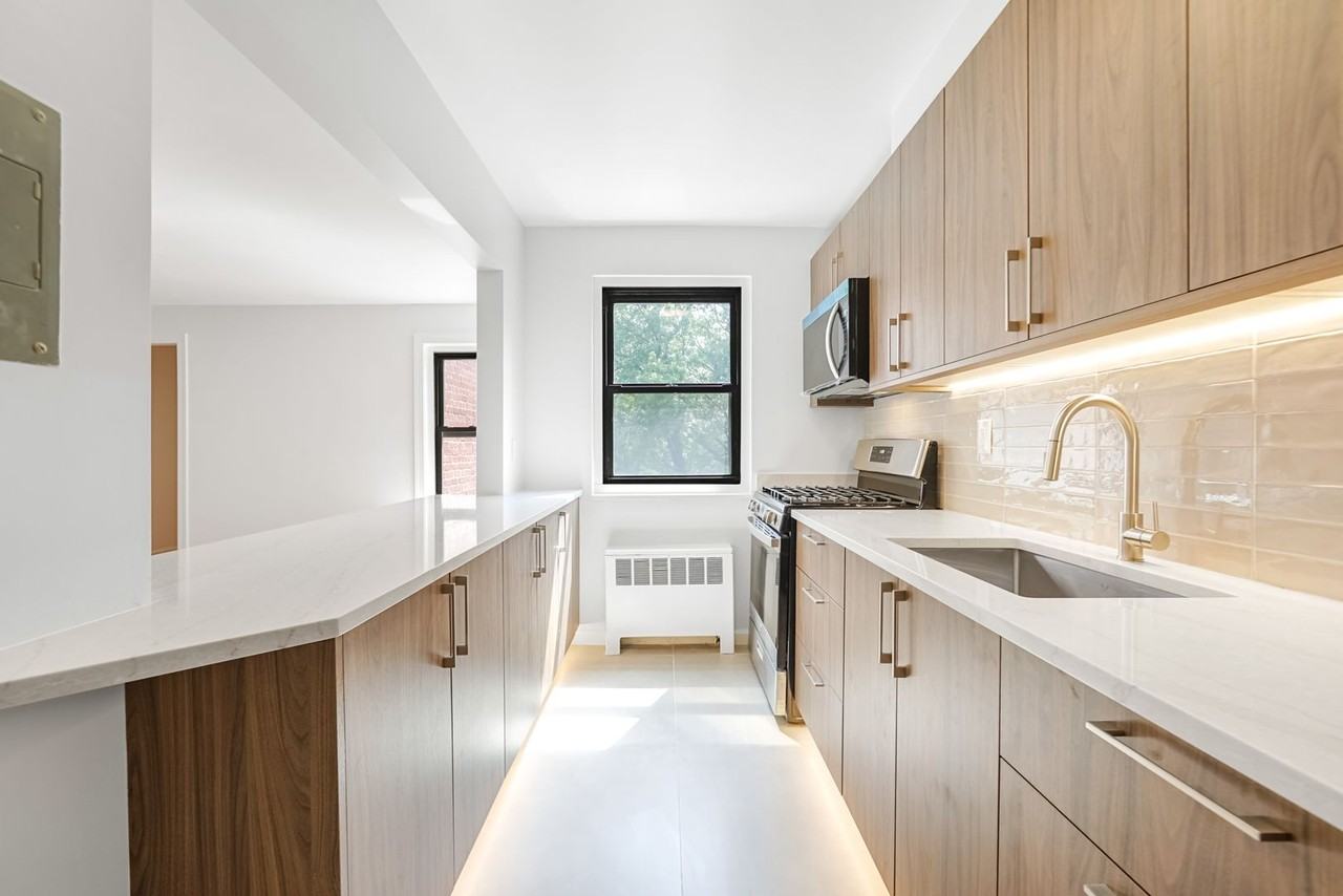 2329 Hudson Ter - Photo 4 of 17