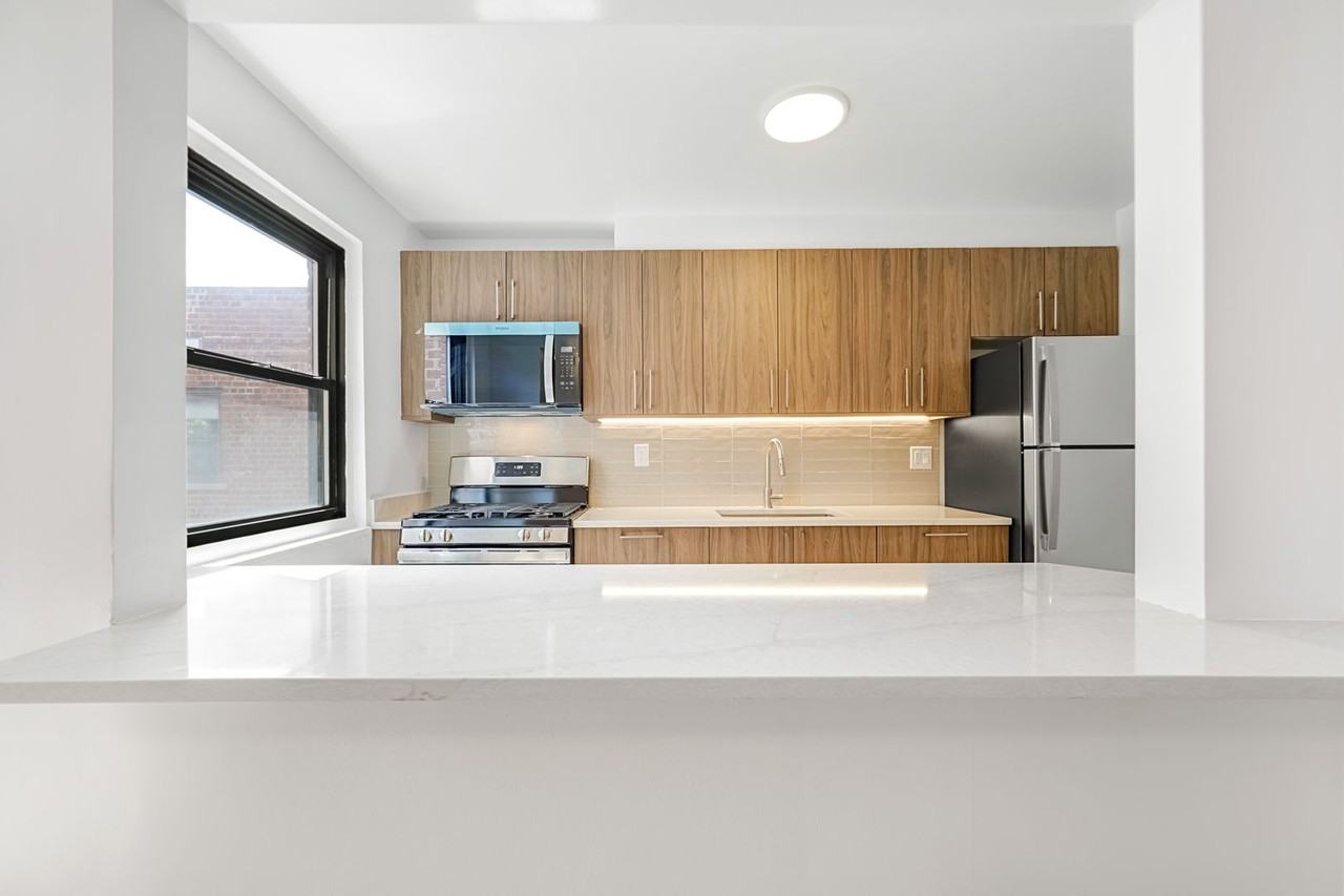 2329 Hudson Ter - Photo 5 of 17