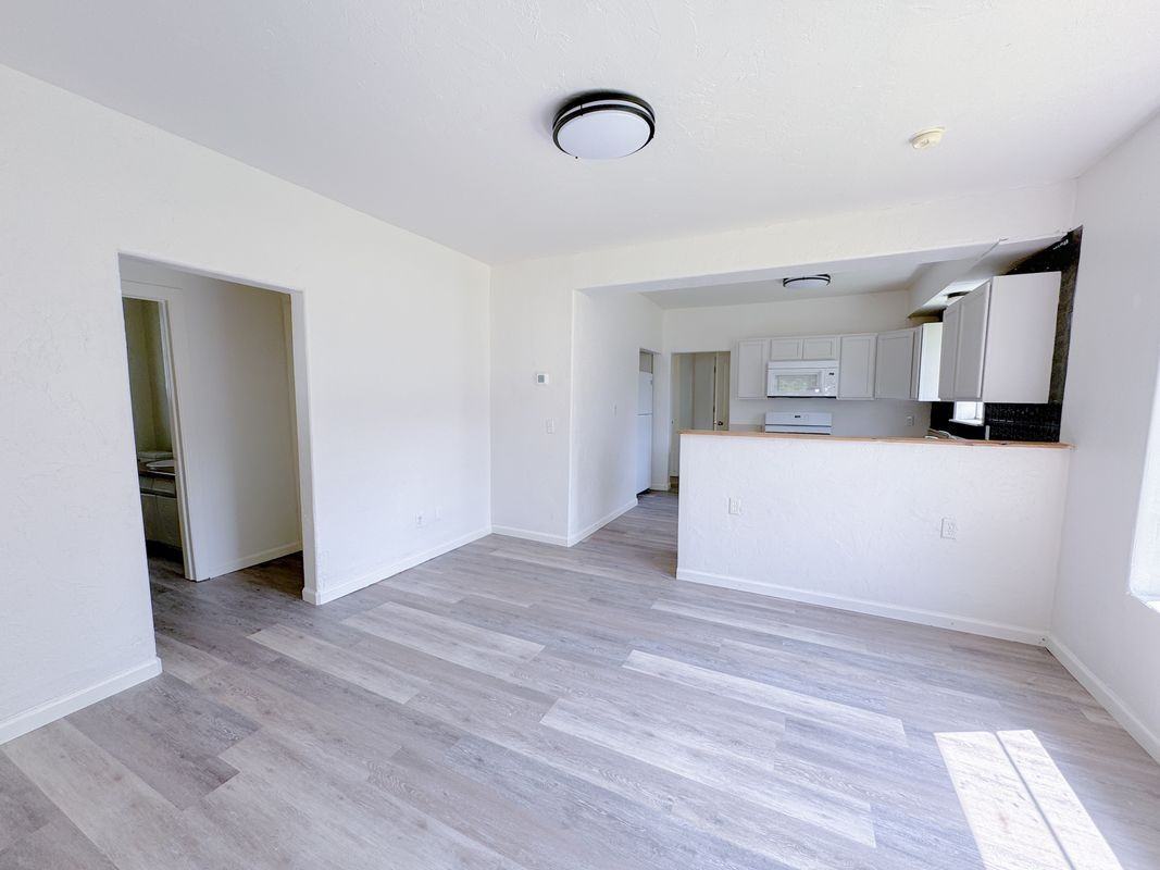 308 W Seminole Ave - Photo 3 of 13