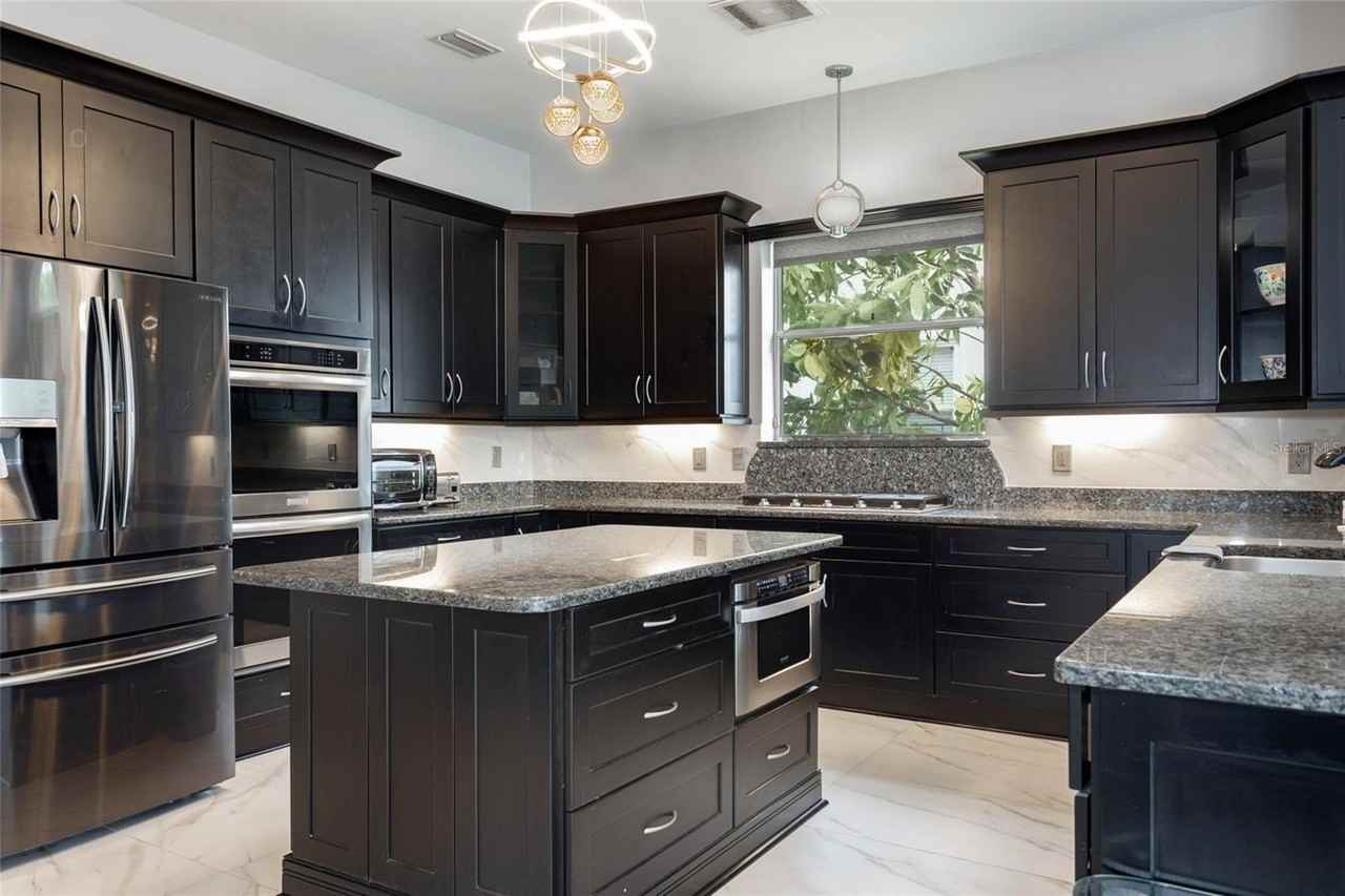 3548 John Anderson Dr - Photo 5 of 40