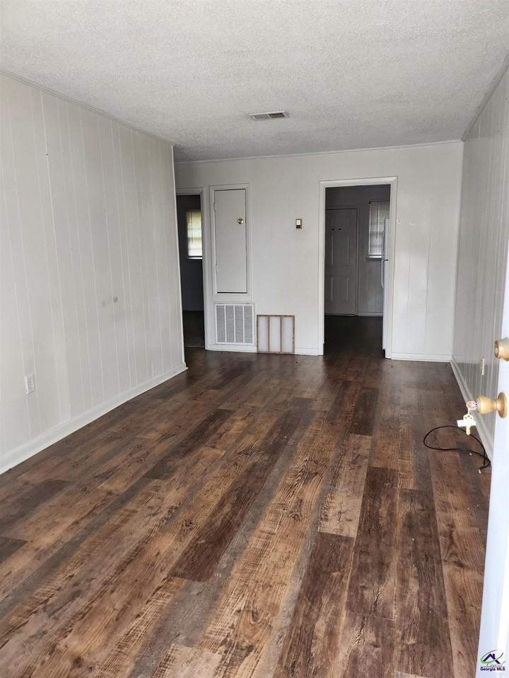 1087 Booth Rd - Photo 2 of 10