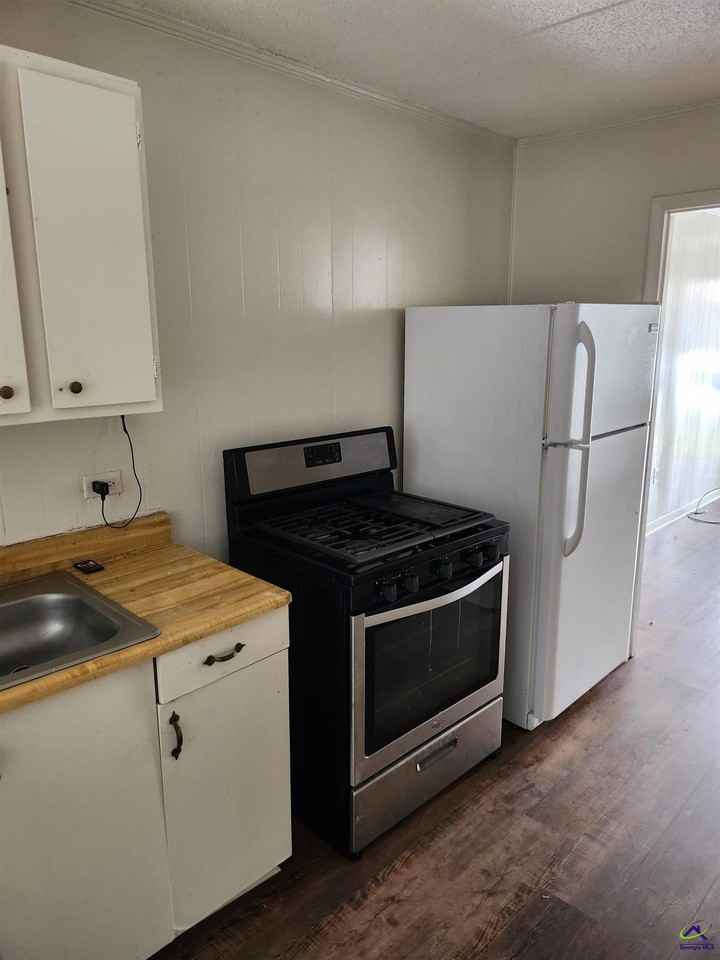 1087 Booth Rd - Photo 4 of 10