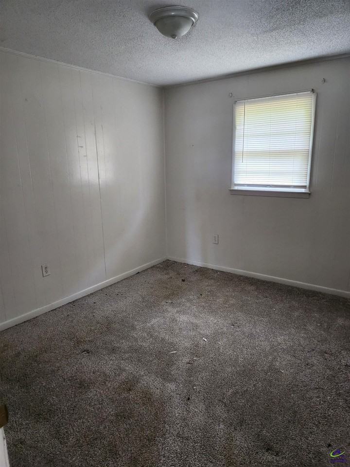 1087 Booth Rd - Photo 6 of 10