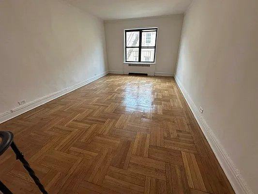 1279 Morris Ave - Photo 3 of 4