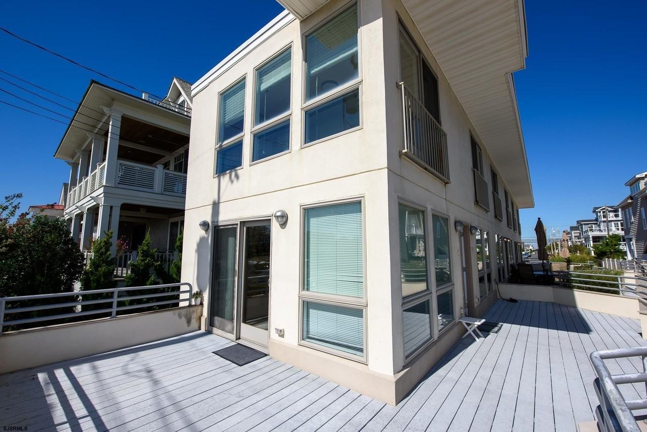 3215 Atlantic Ave - Photo 4 of 24