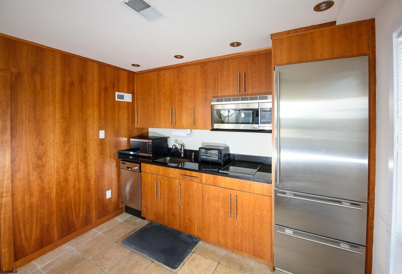 3215 Atlantic Ave - Photo 5 of 24