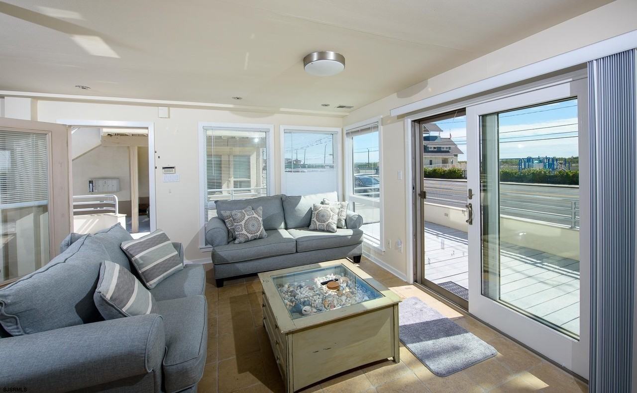 3215 Atlantic Ave - Photo 7 of 24