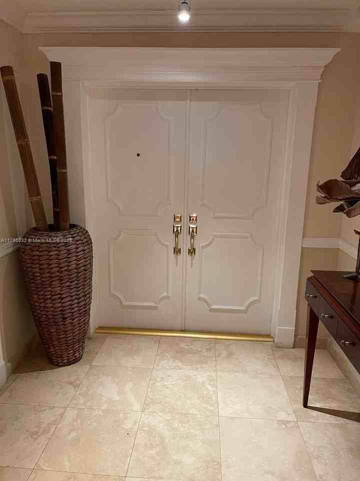 600 Grapetree Dr #7CS