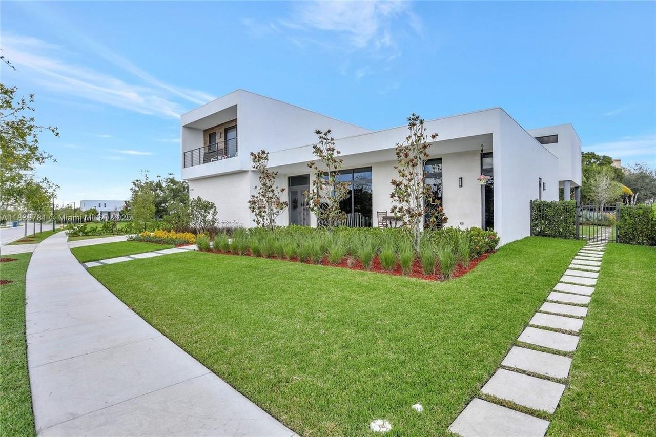 16709 Botaniko Dr N - Photo 2 of 50