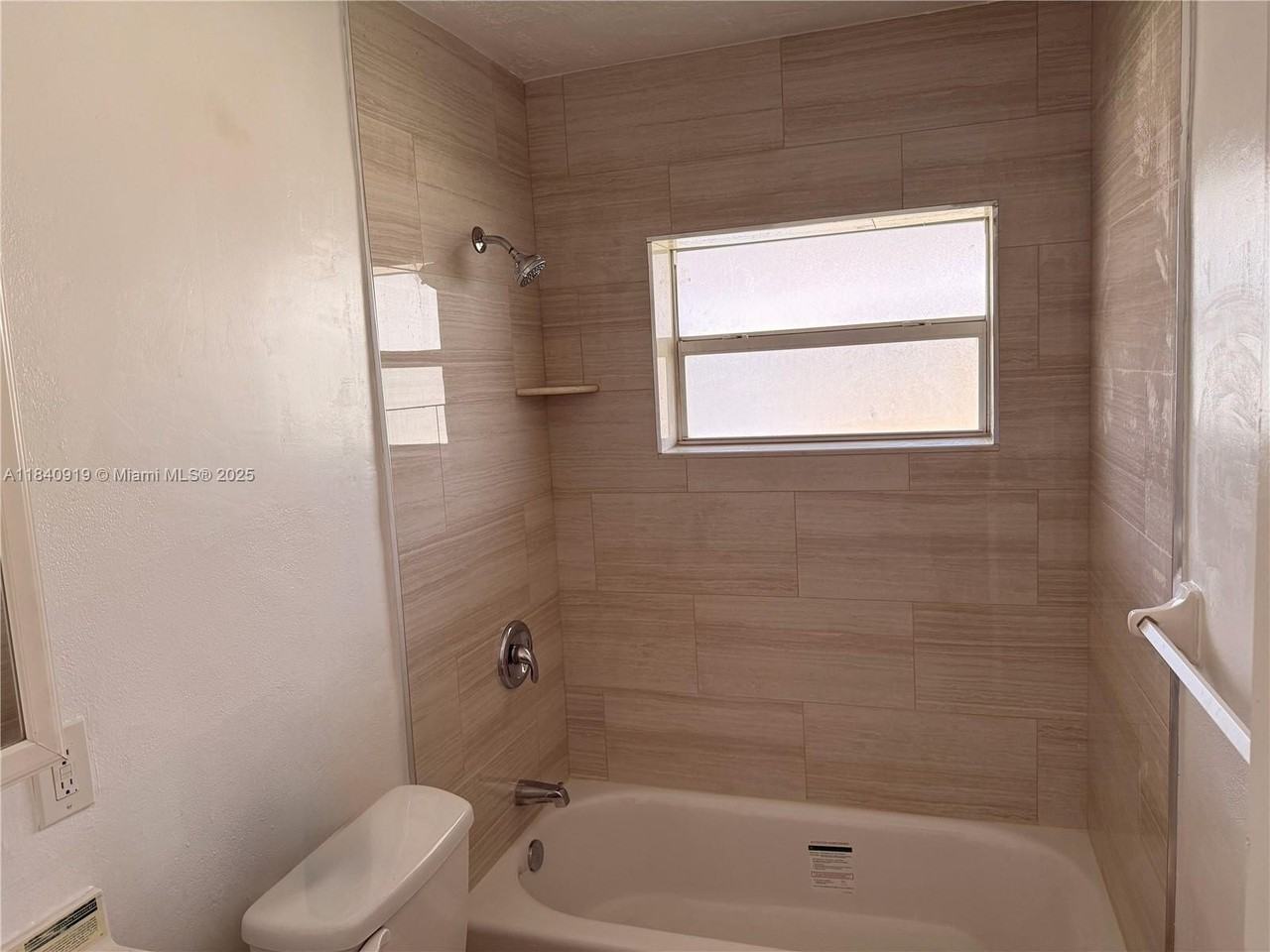 5304 Northwest 22nd Street #5304 - Photo 4 of 5