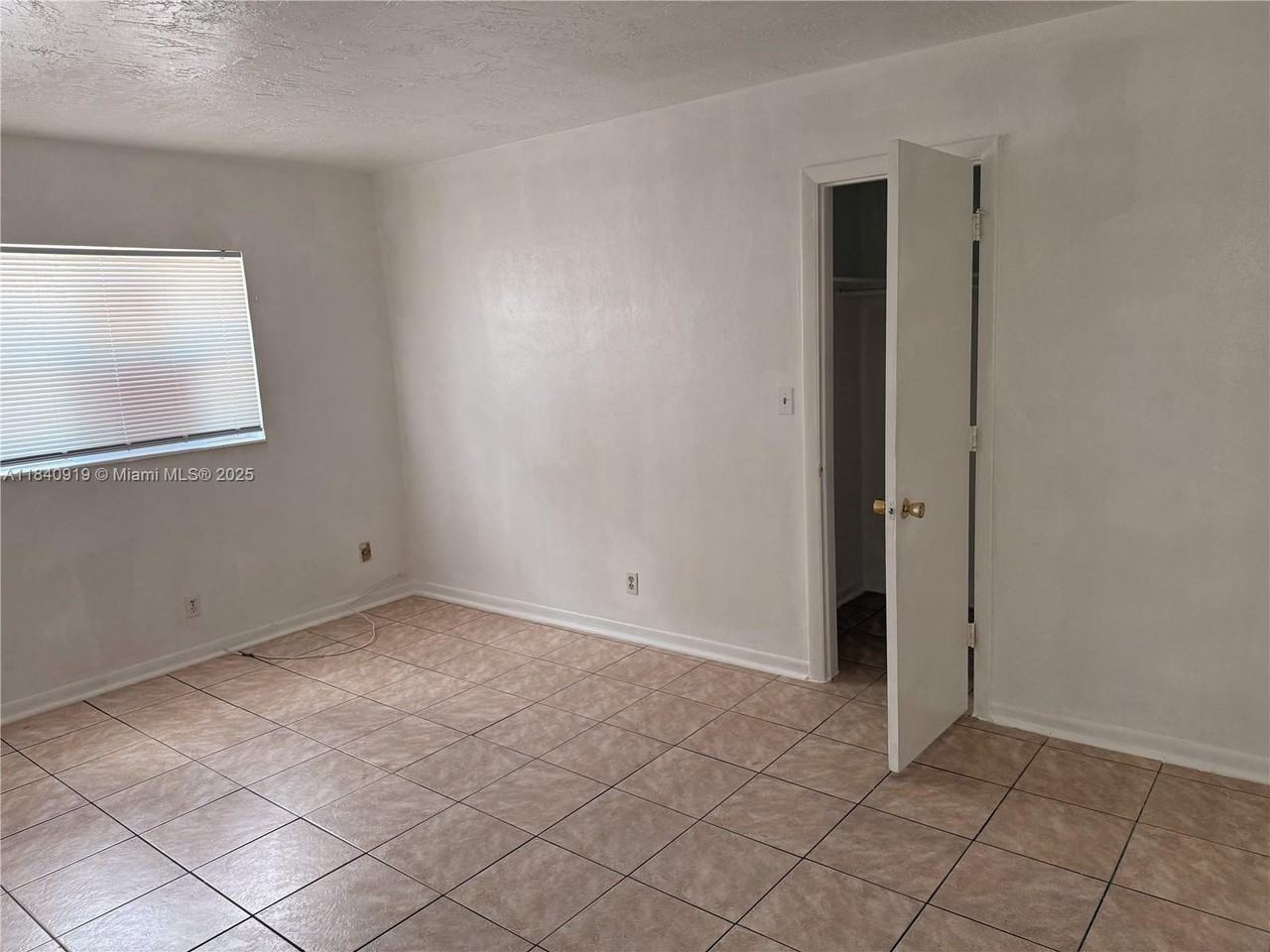 5304 Northwest 22nd Street #5304 - Photo 5 of 5