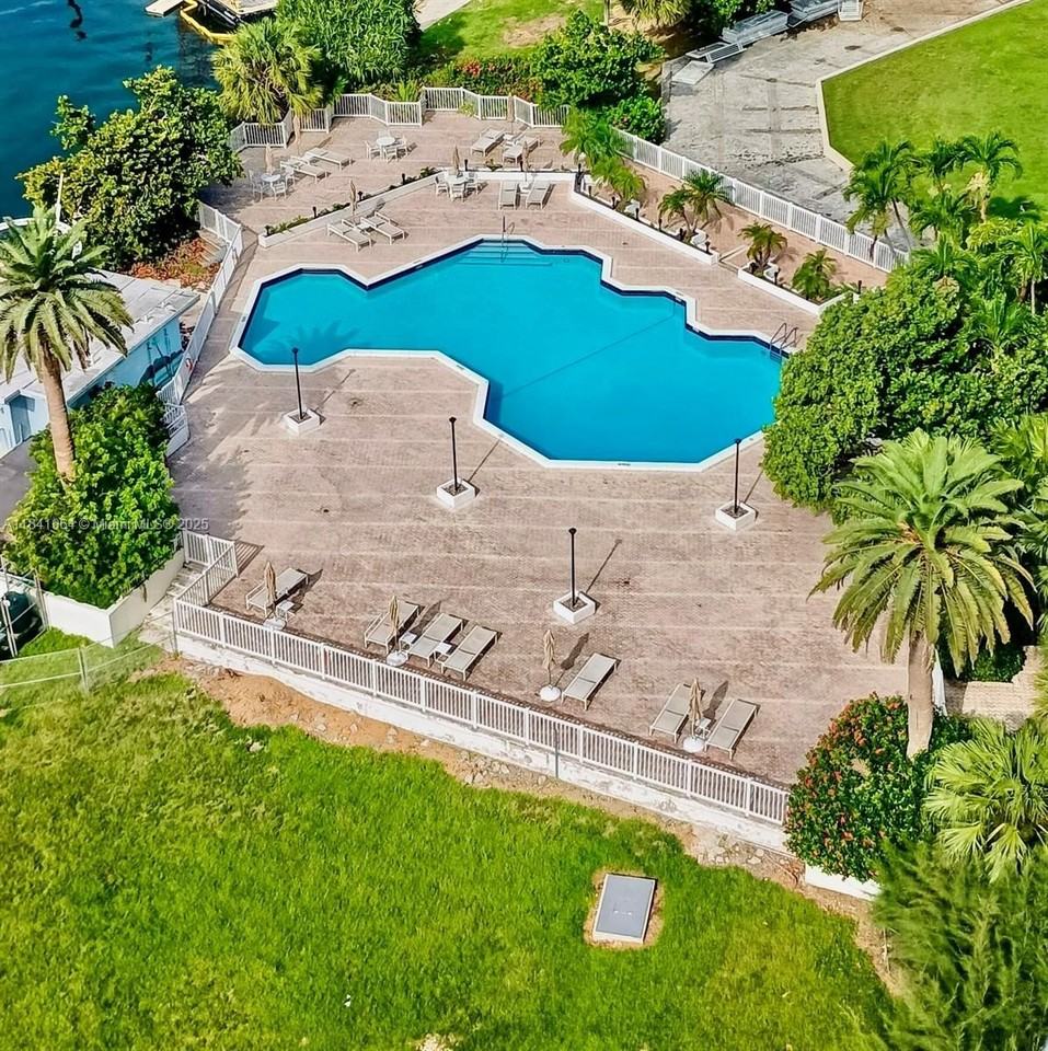 11111 Biscayne Blvd #16C - Photo 3 of 36