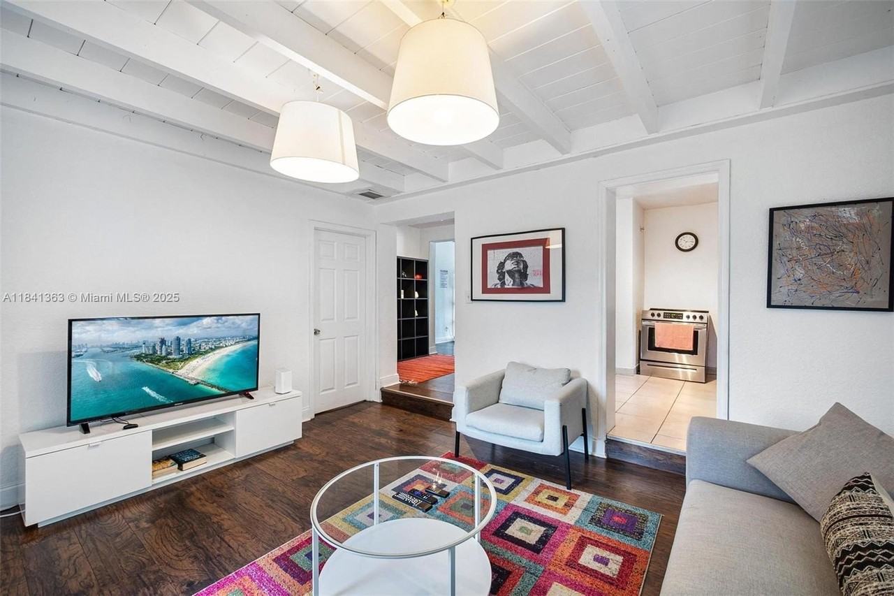 243 Nw 44th St - Photo 5 of 30