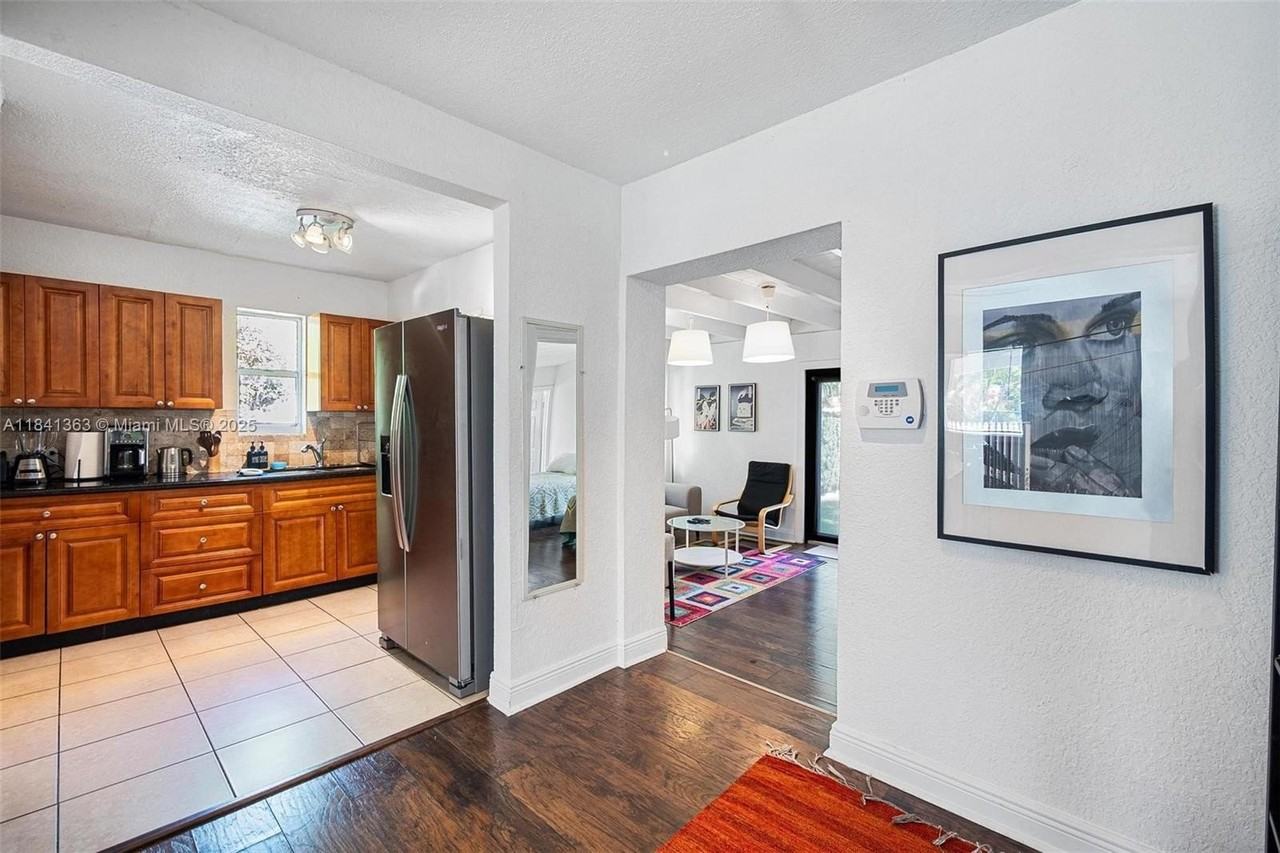 243 Nw 44th St - Photo 7 of 30