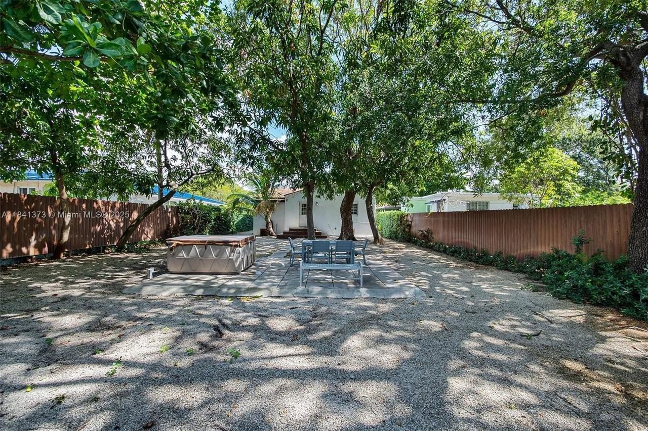 154 Nw 45th St - Photo 3 of 28