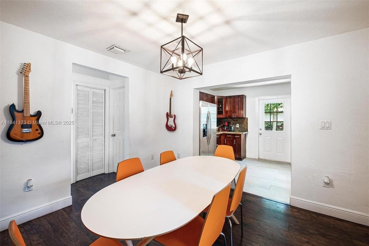 154 Nw 45th St - Photo 5 of 28