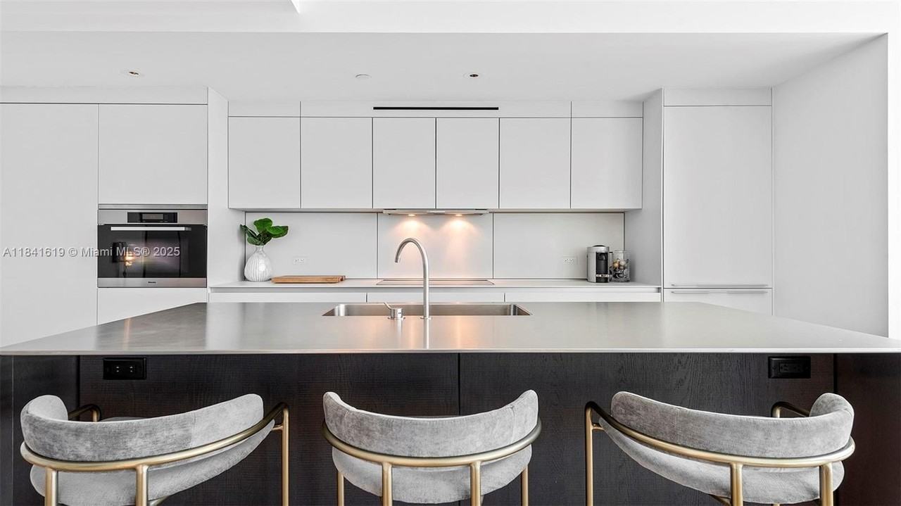 2901 Collins Ave #1403 - Photo 4 of 23