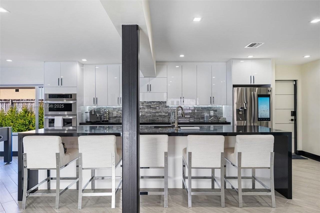 517 S Riverside Dr - Photo 7 of 21