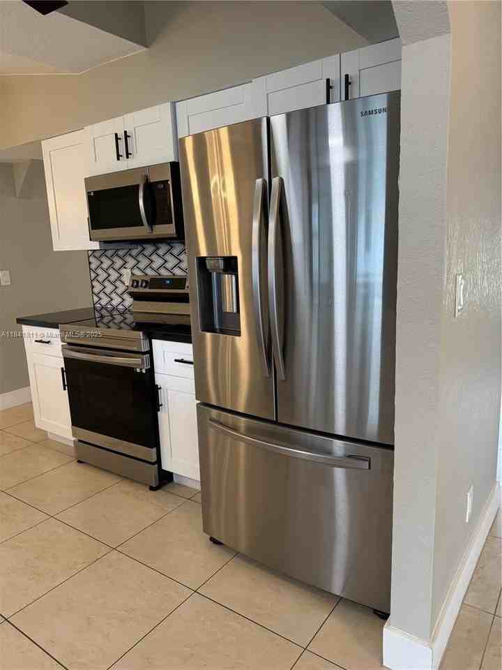 1520 Se 20th Ct #1520 - Photo 7 of 40