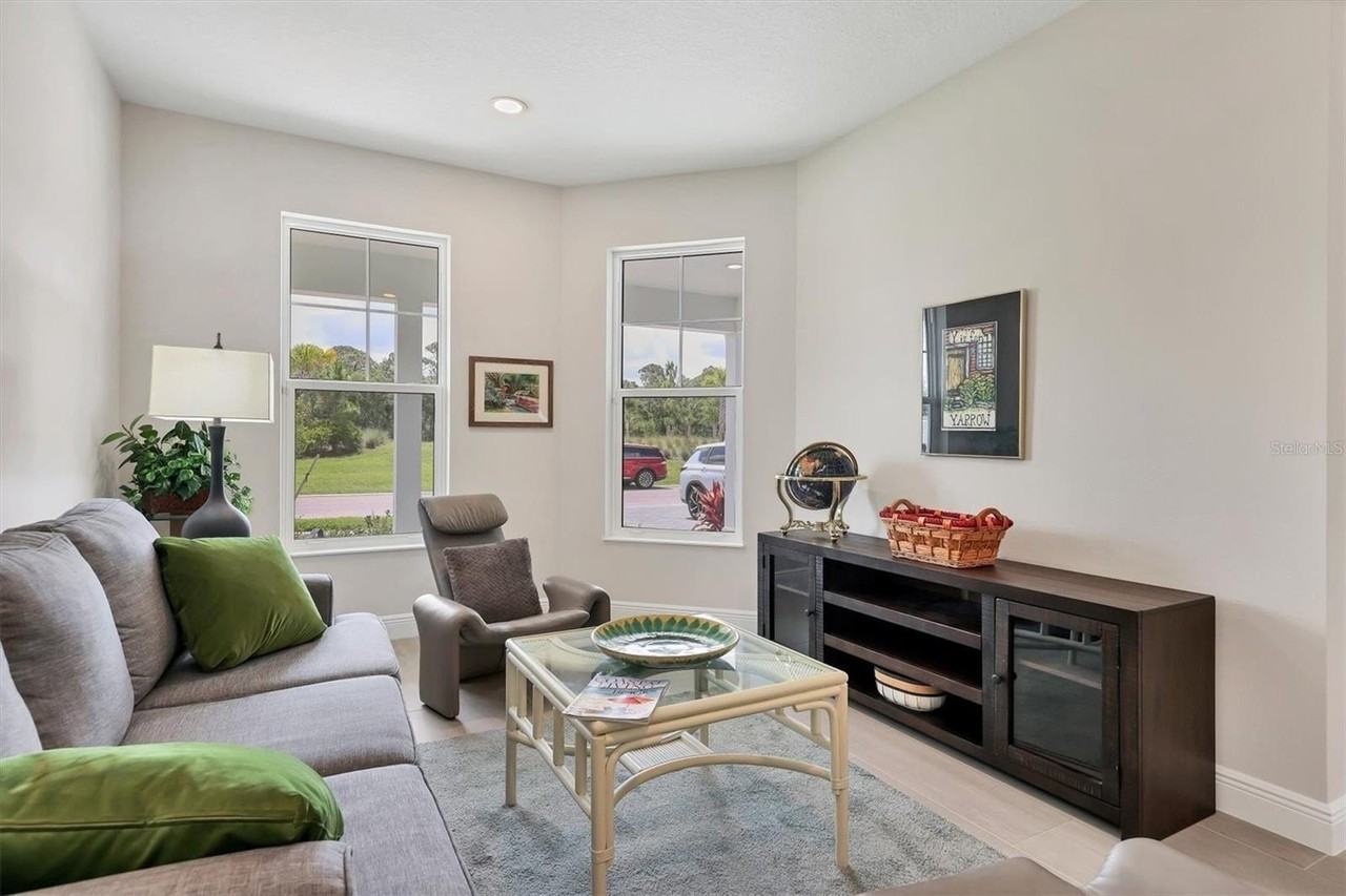 8375 Windbound Ct - Photo 3 of 20