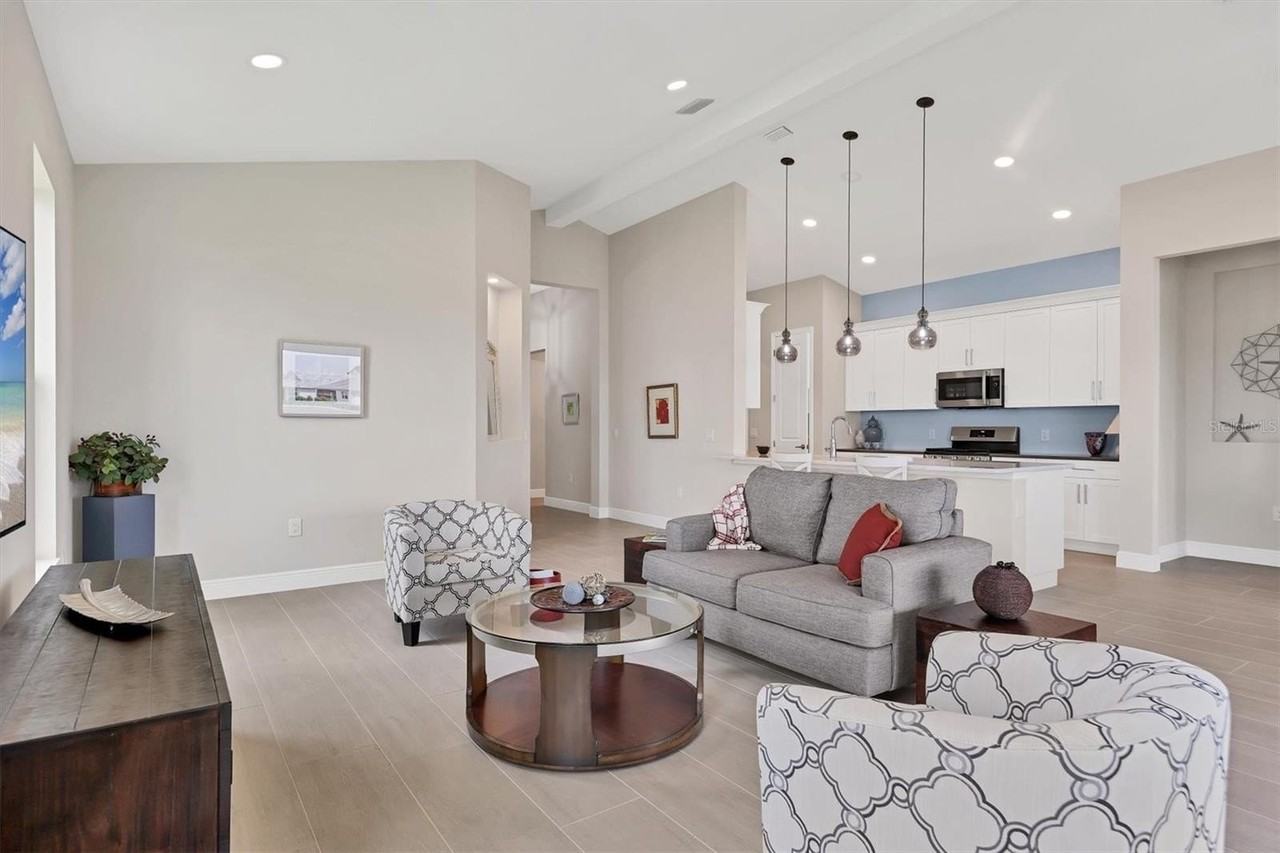 8375 Windbound Ct - Photo 5 of 20