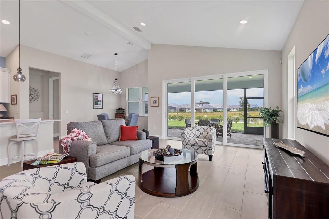 8375 Windbound Ct - Photo 7 of 20