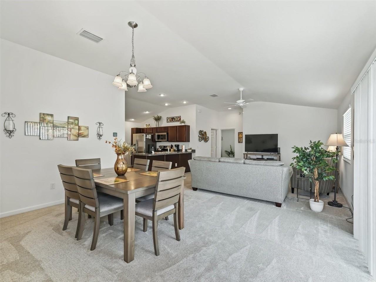 1657 Mcdonald Ct - Photo 4 of 20