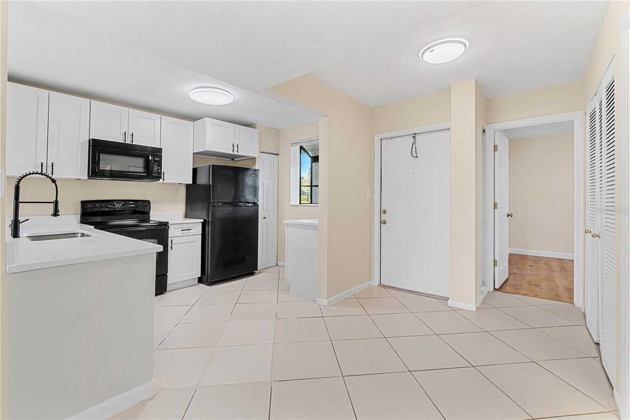 2073 Skimmer Court #211 - Photo 5 of 42