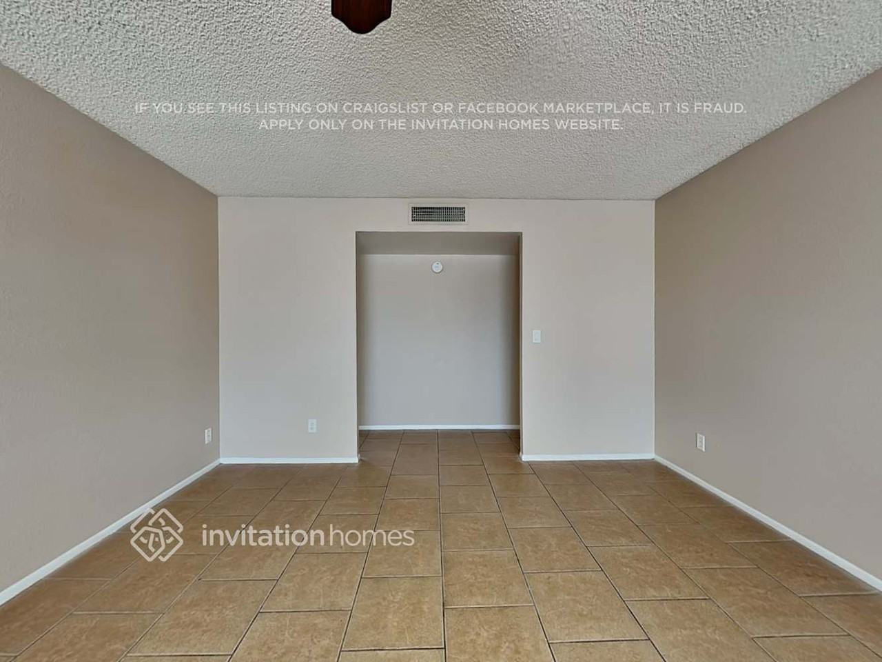 4438 W Mercer Ln - Photo 4 of 20