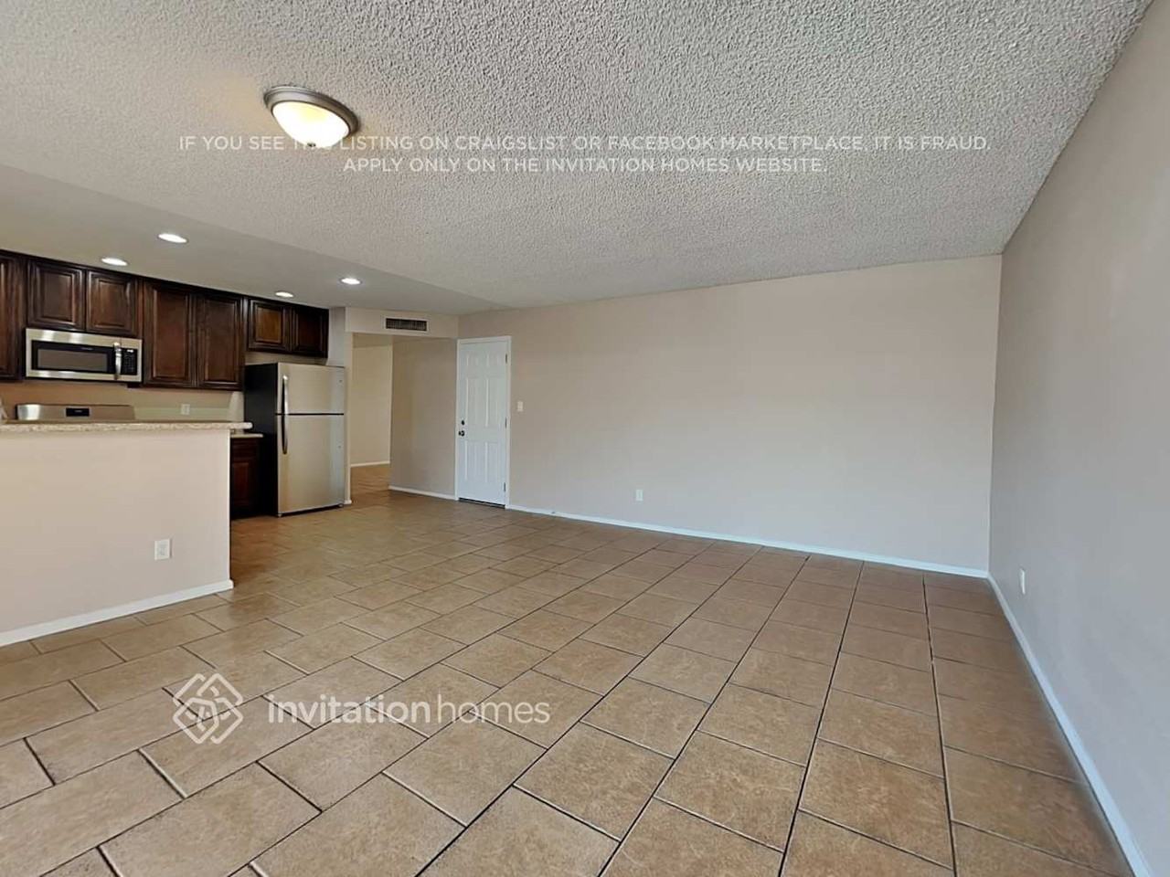 4438 W Mercer Ln - Photo 5 of 20