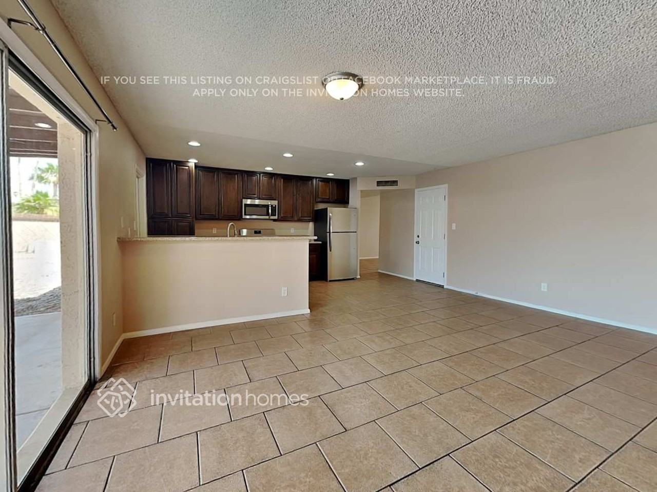 4438 W Mercer Ln - Photo 6 of 20