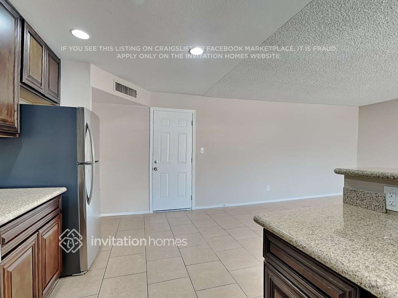 4438 W Mercer Ln - Photo 7 of 20
