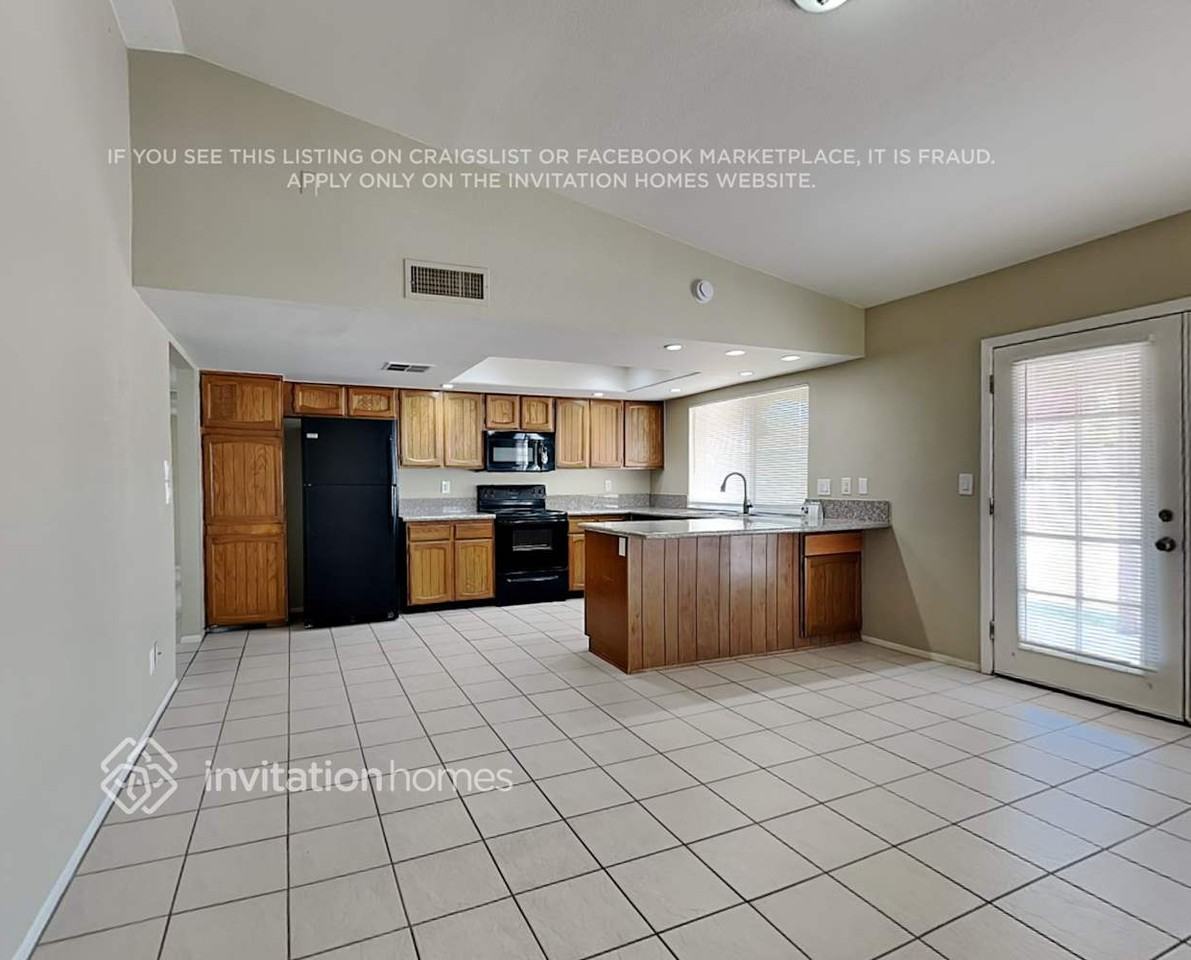 5634 W Altadena Ave - Photo 5 of 19