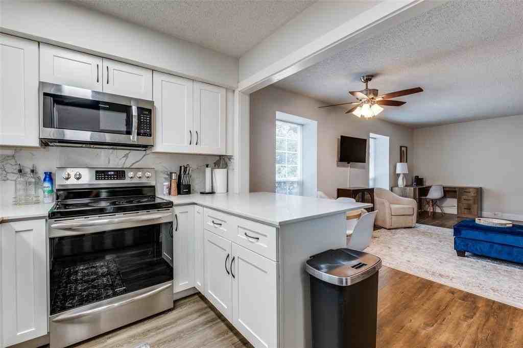 5214 Fleetwood Oaks Ave #206 - Photo 5 of 11