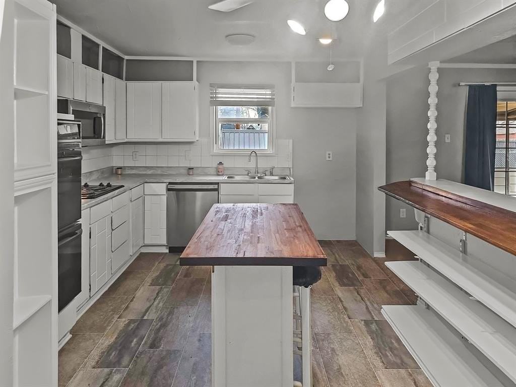 701 Idlewilde Dr - Photo 3 of 13