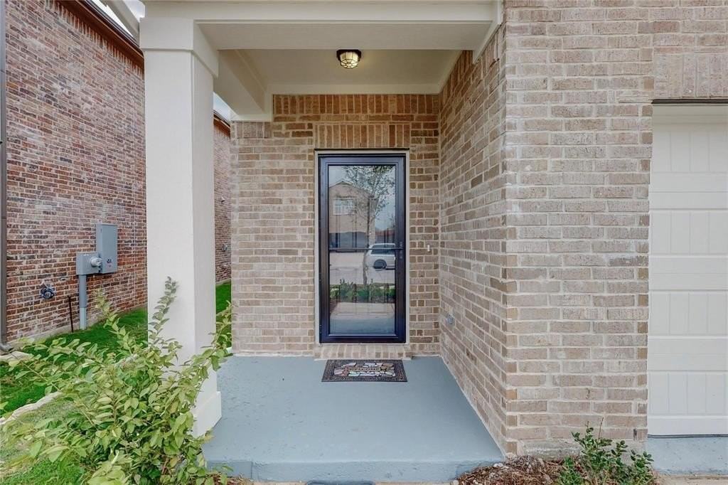 407 Madison Way - Photo 4 of 40