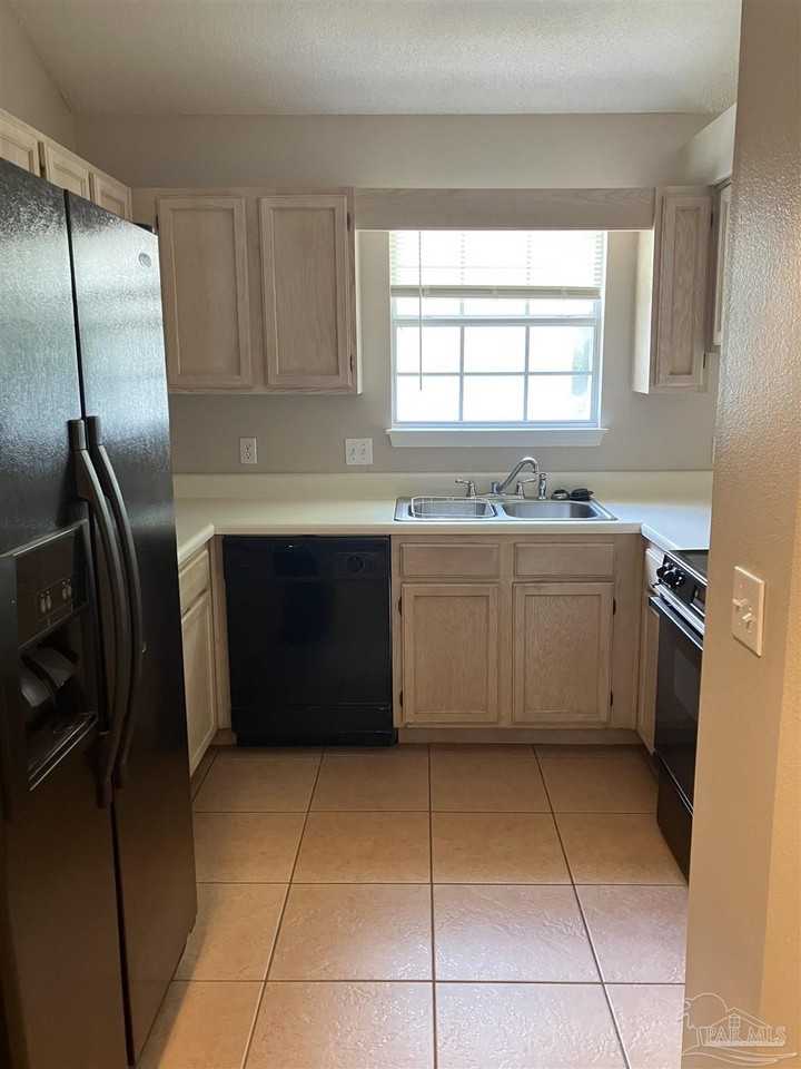 1653 Governor's Drive - Photo 6 of 23